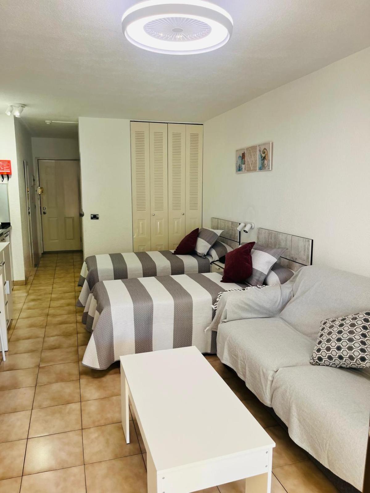 Castle Margherita'S Apartments Los Cristianos  Exterior photo