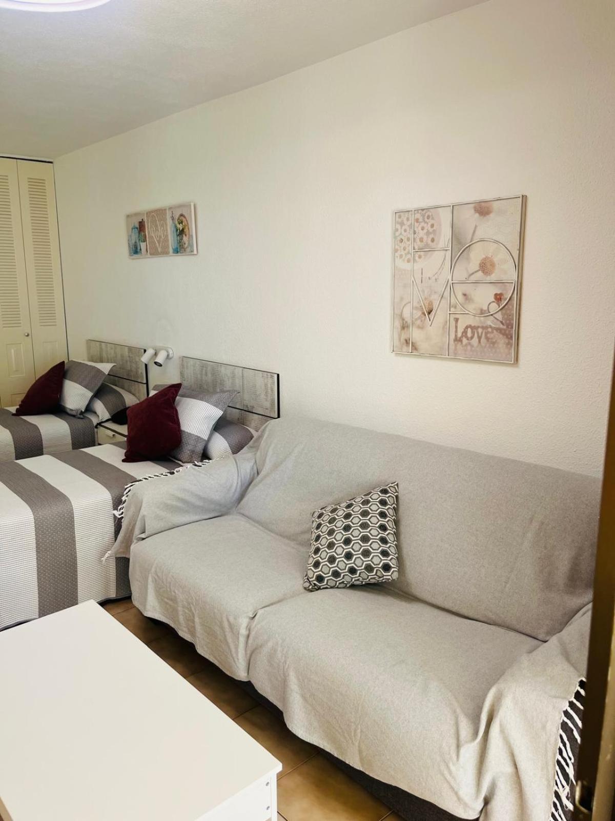 Castle Margherita'S Apartments Los Cristianos  Exterior photo