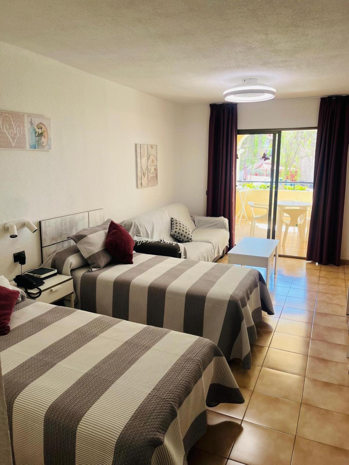 Castle Margherita'S Apartments Los Cristianos  Exterior photo
