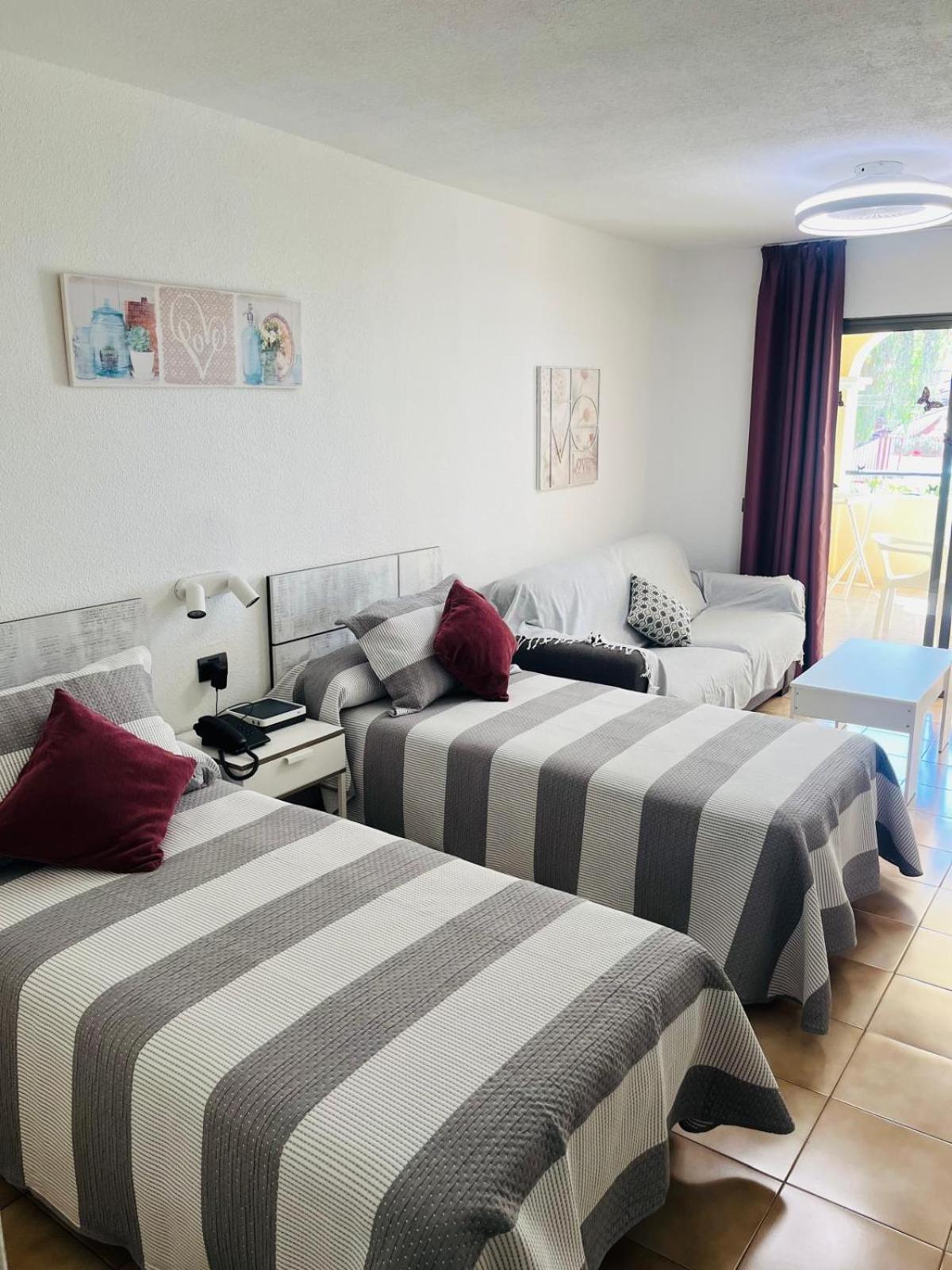 Castle Margherita'S Apartments Los Cristianos  Exterior photo