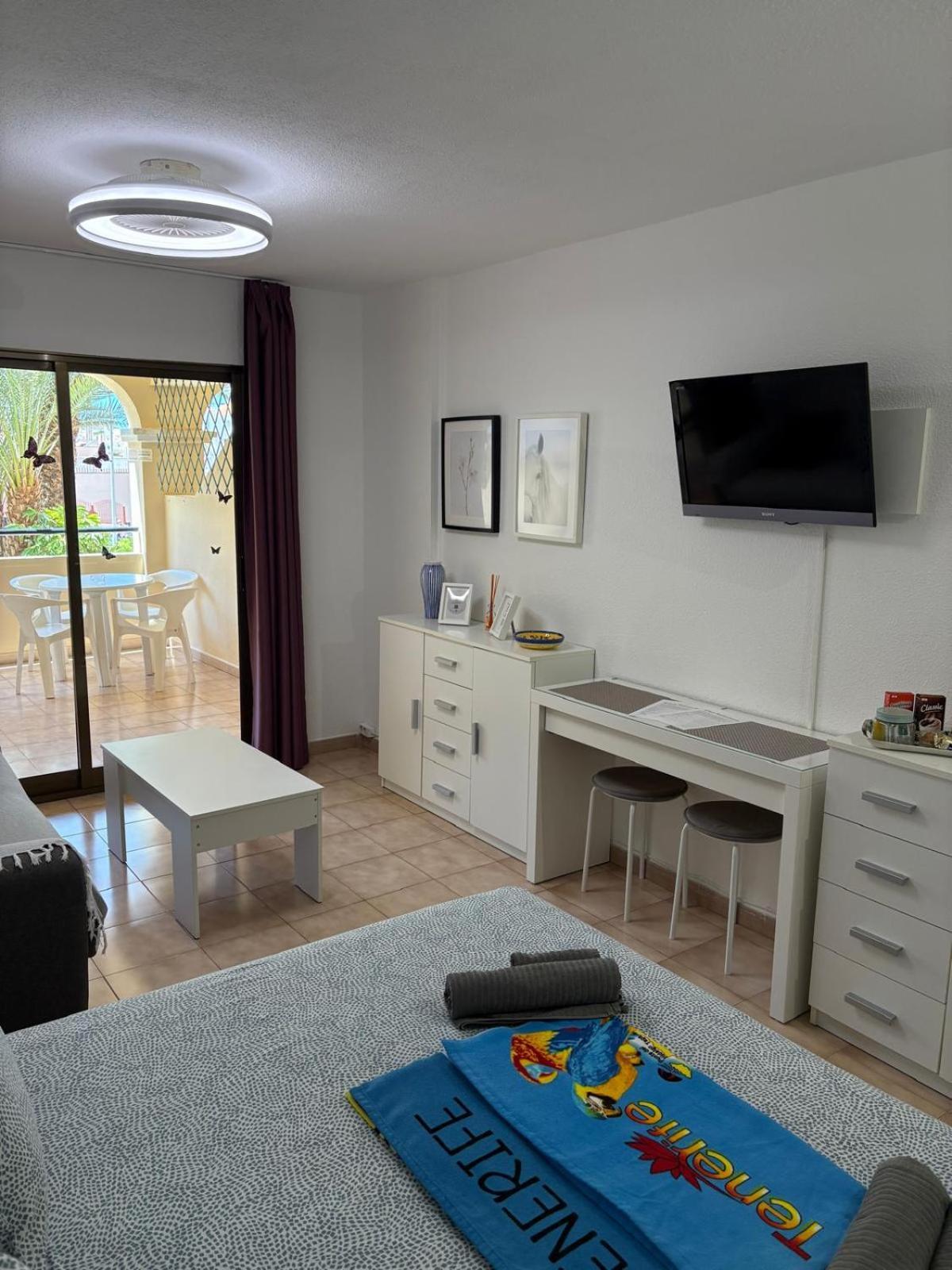 Castle Margherita'S Apartments Los Cristianos  Exterior photo