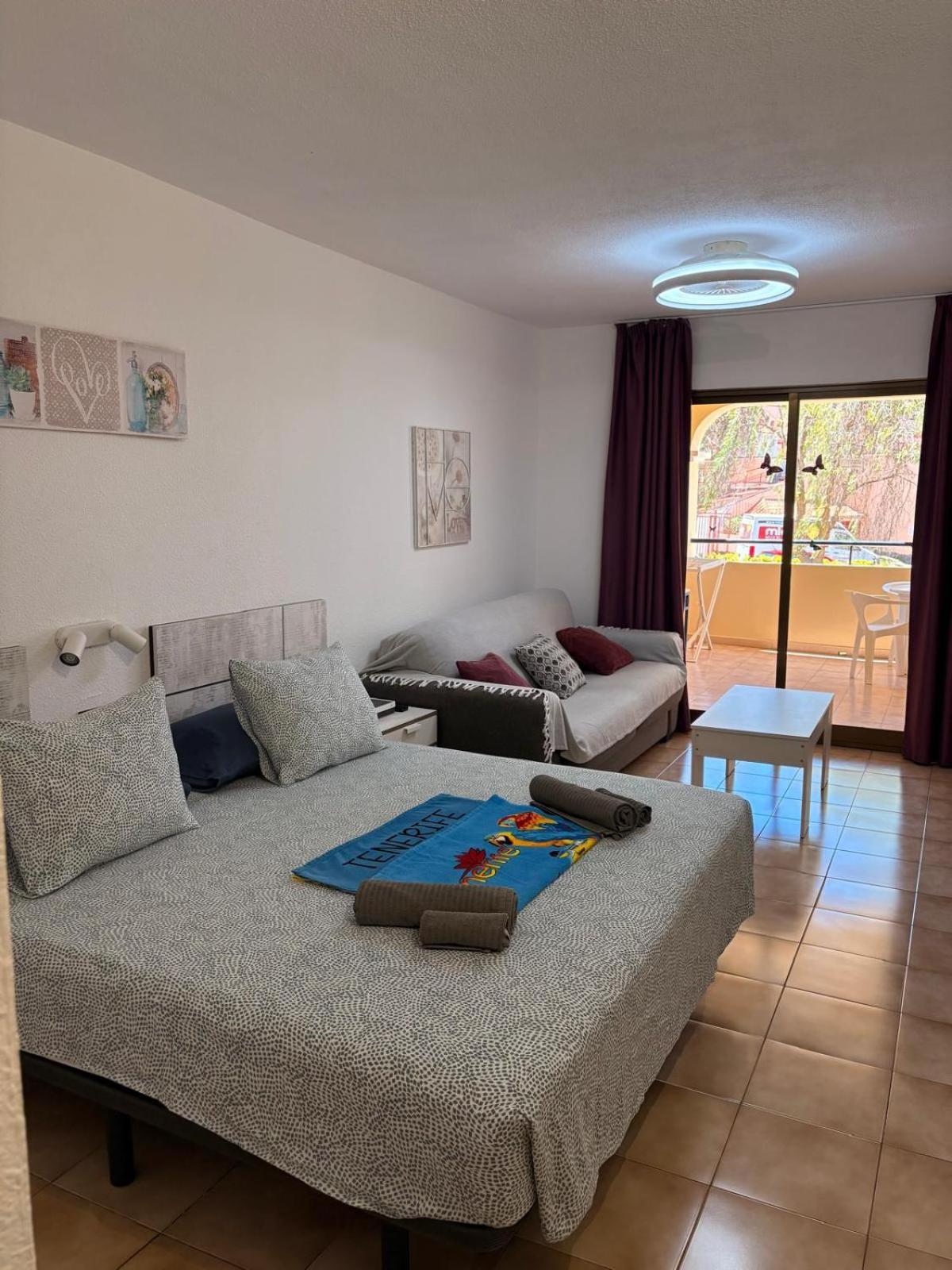 Castle Margherita'S Apartments Los Cristianos  Exterior photo